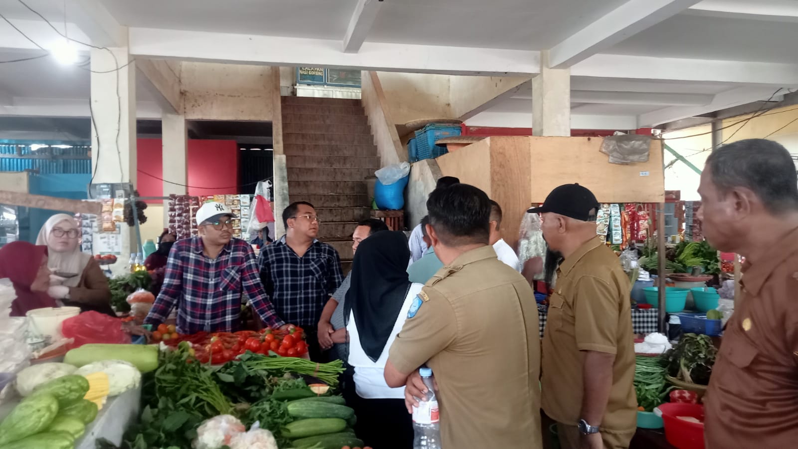 KEGIATAN KUNJUNGAN LAPANGAN KOMISI II DPRD KOTA TERNATE DI WILAYAH UPTD PASAR TENGAH, UTARA DAN SELATAN